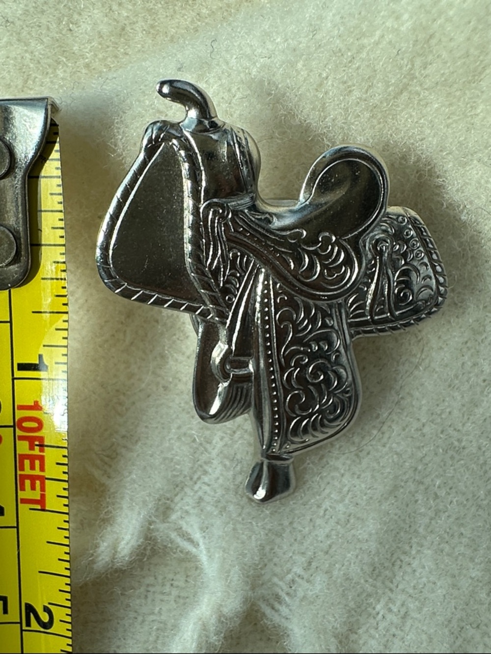 Silver Tone Western Cowgirl Saddle Pin Brooch - Picture 5 of 6